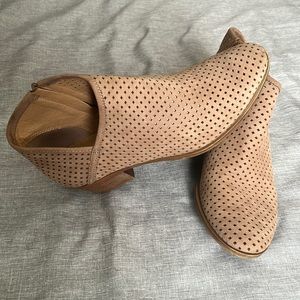 Lucky Brand ankle booties